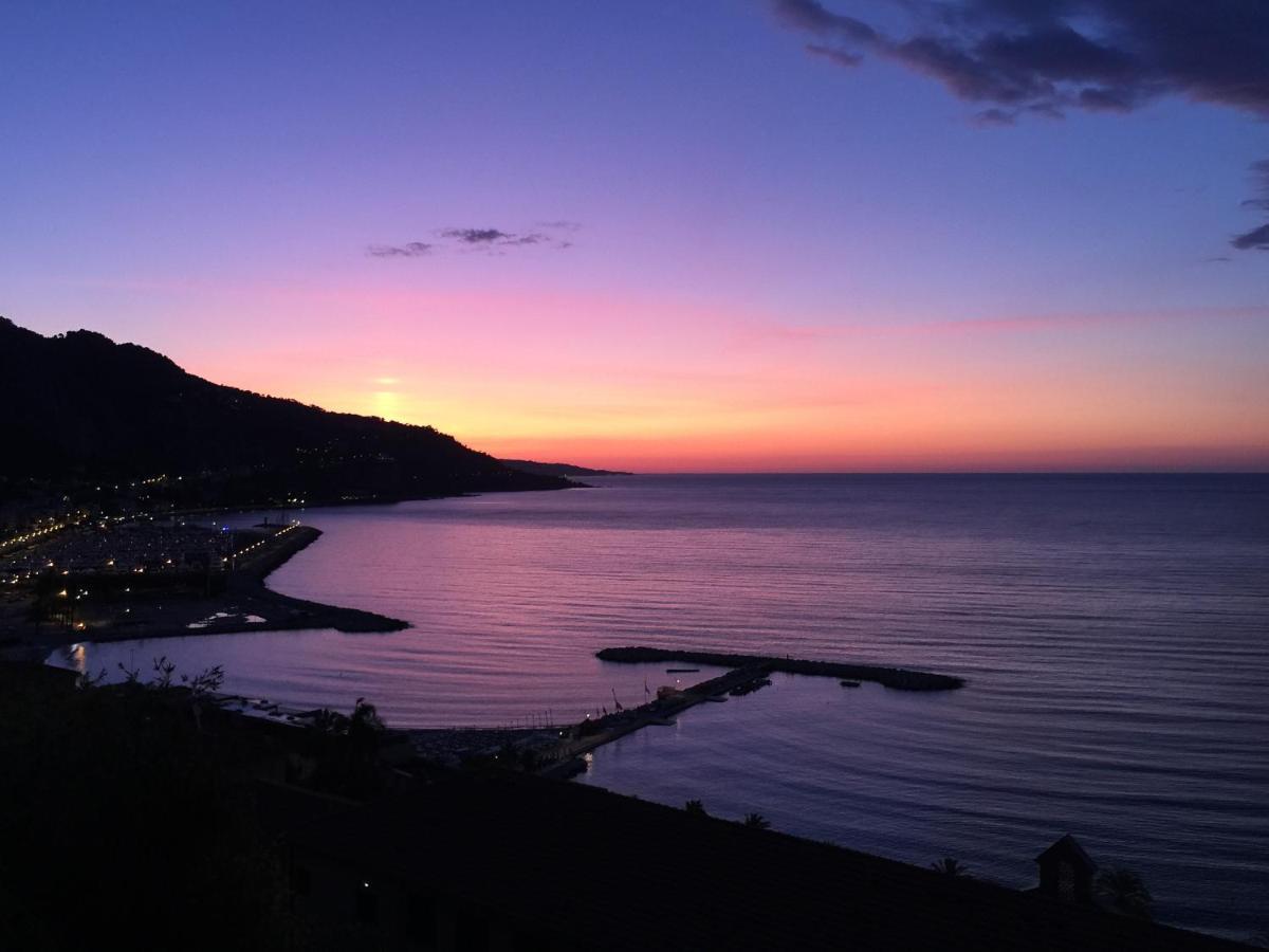 Villa L'Ensoleillee Vue Panoramique Mer, 250 M De La Plage Et Du Centre Ville Menton Luaran gambar